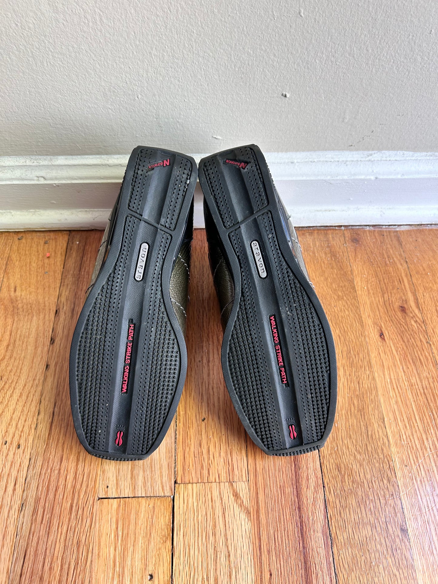 Silver Aravon / New Balance sneakers