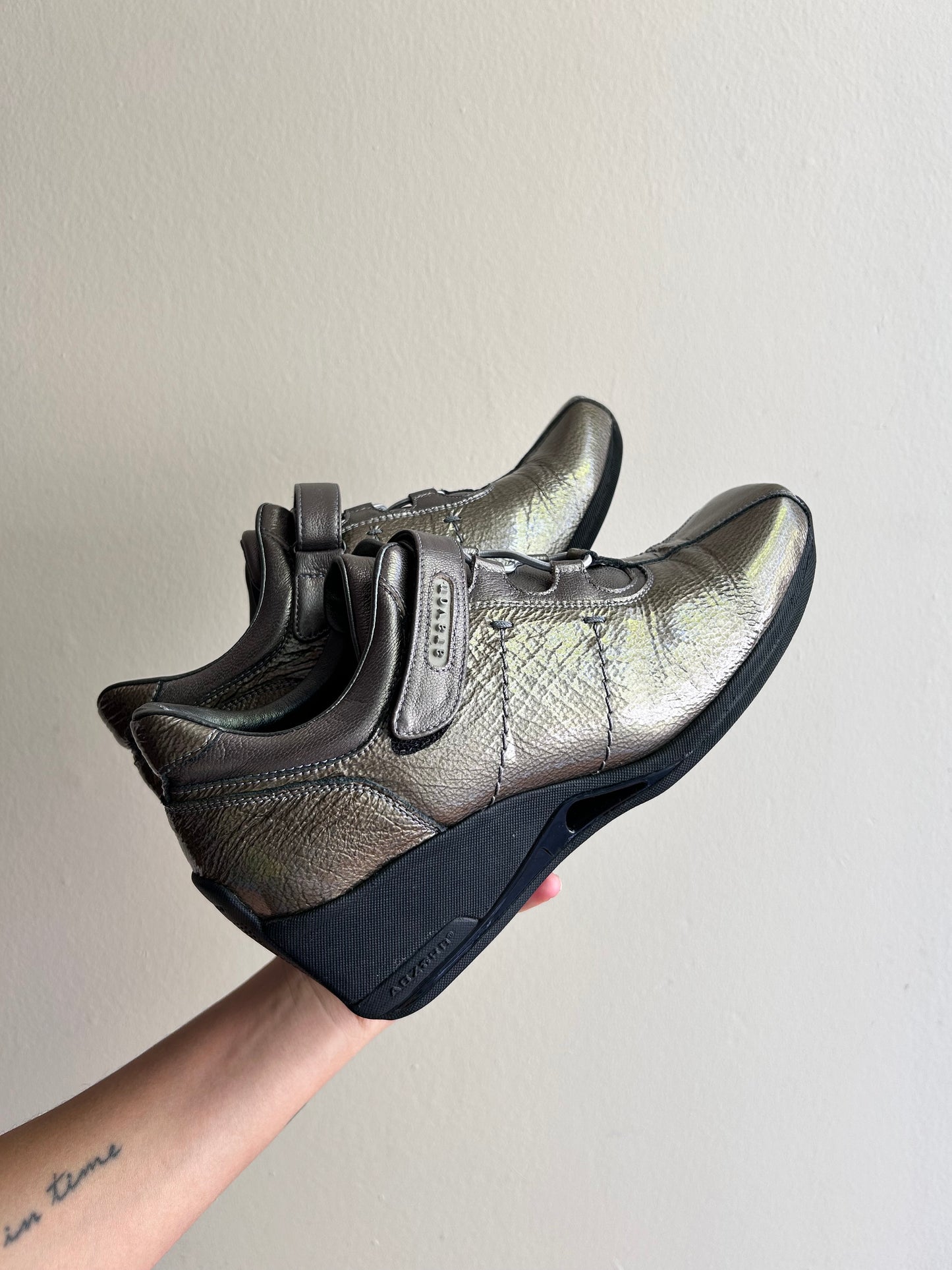 Silver Aravon / New Balance sneakers