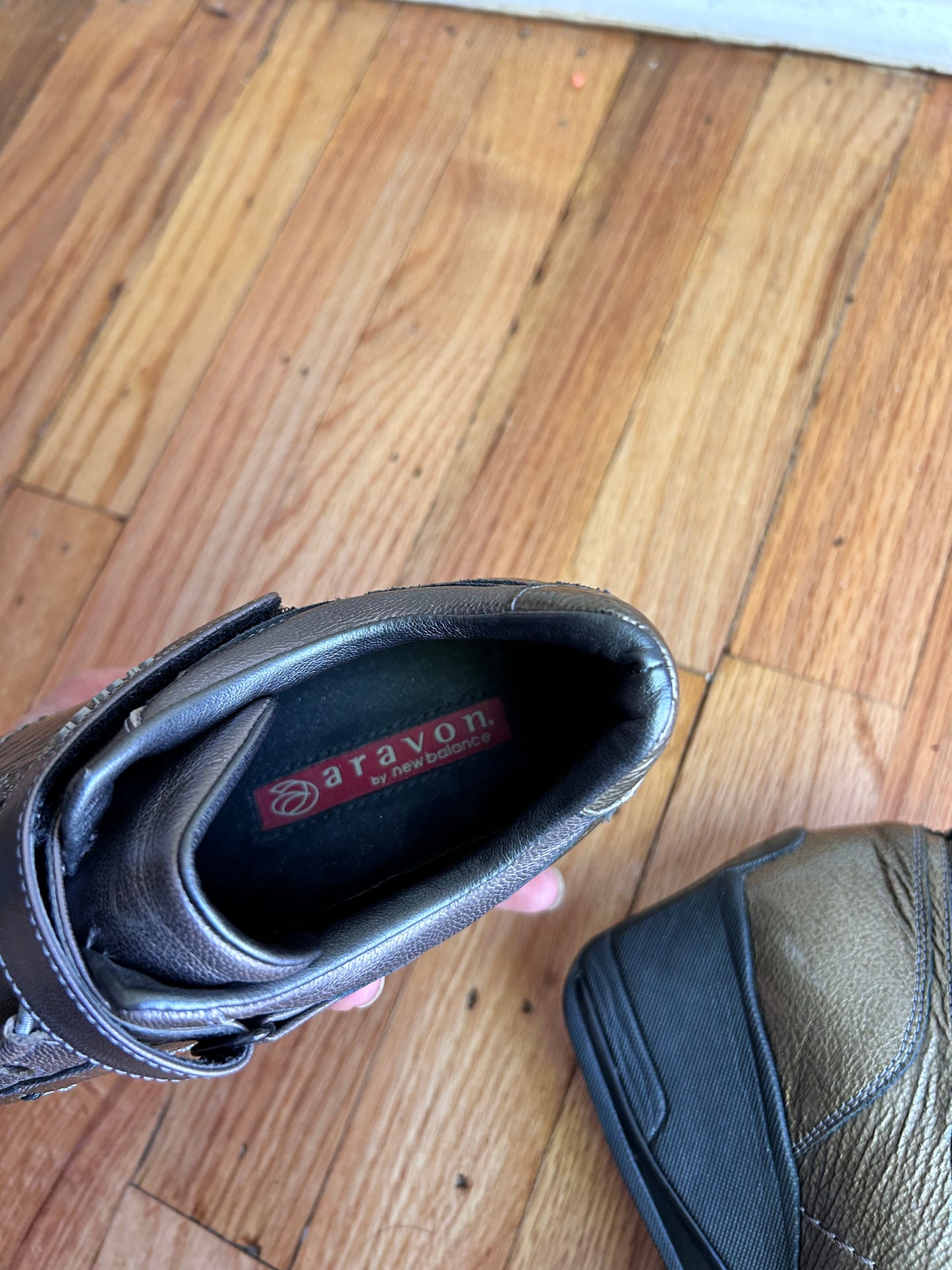 Silver Aravon / New Balance sneakers