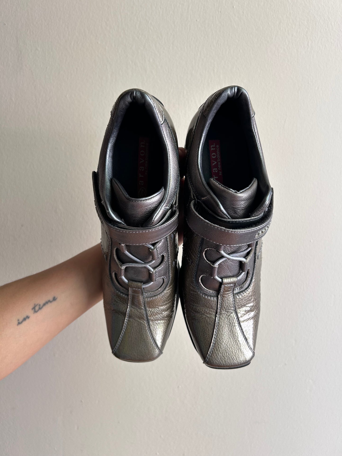 Silver Aravon / New Balance sneakers