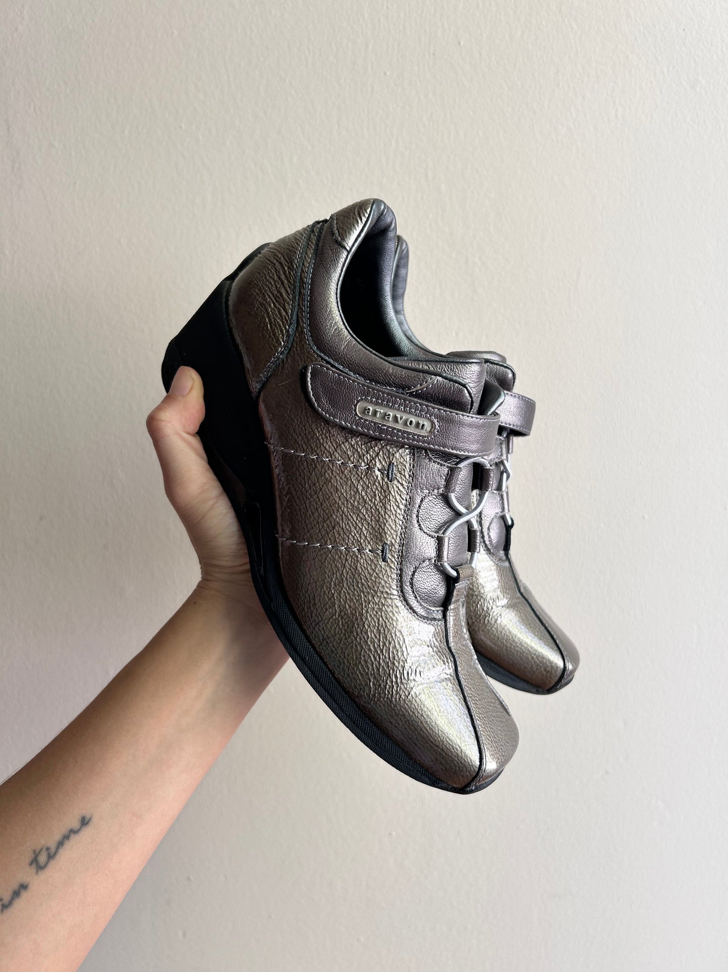 Silver Aravon / New Balance sneakers